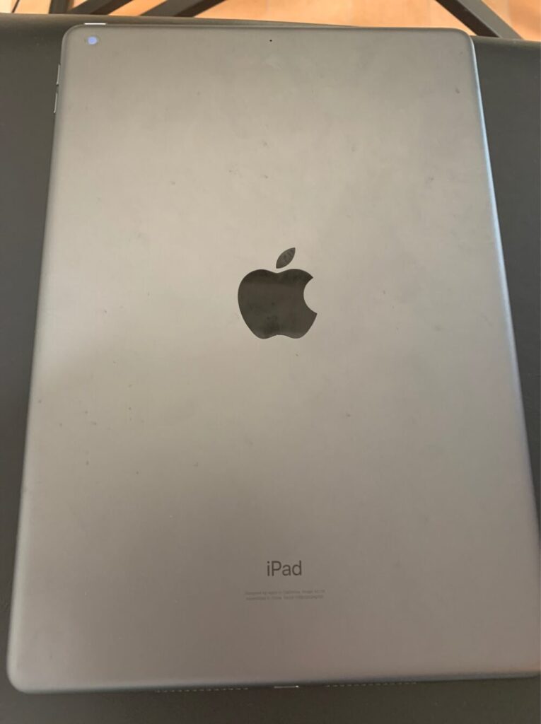 iPad（第8世代スペースグレイ）